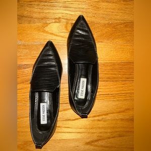 Steve Madden Black Pointed Flats